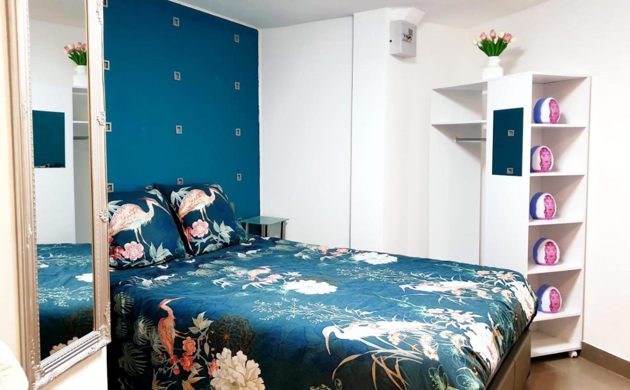 Jolie Appartement Avec 2 Chambres Partagees パリ エクステリア 写真