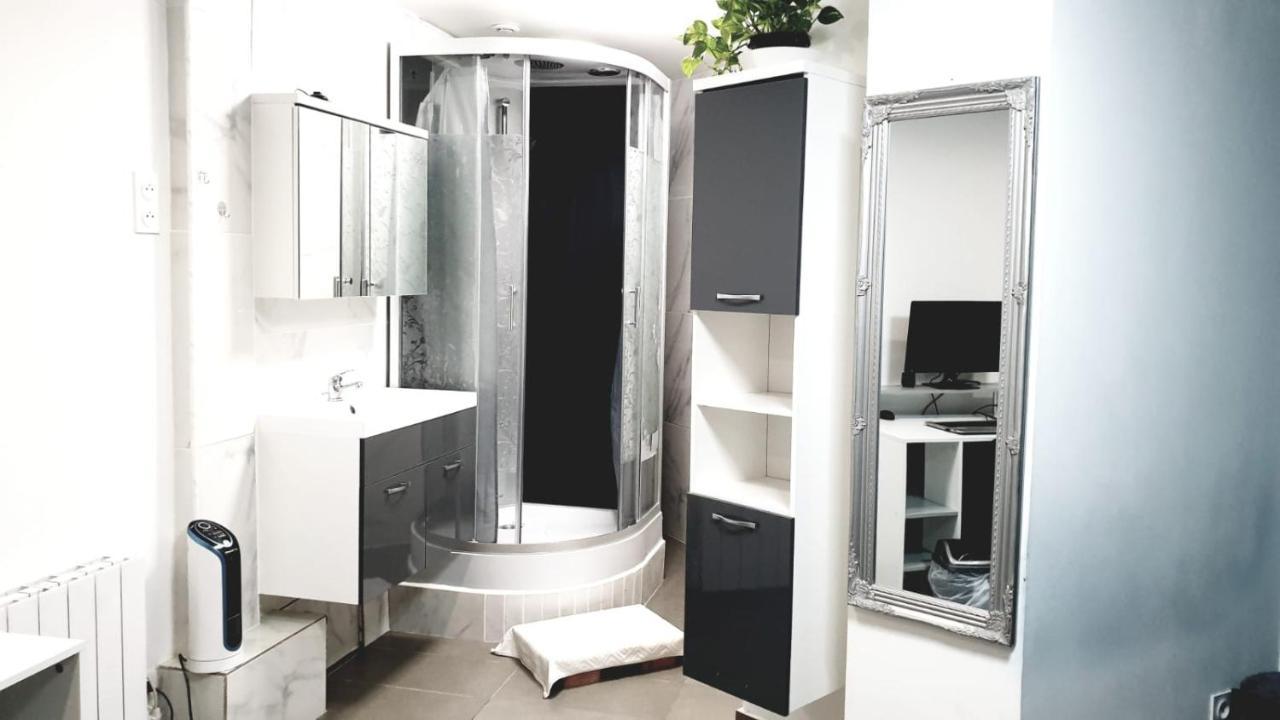 Jolie Appartement Avec 2 Chambres Partagees パリ エクステリア 写真