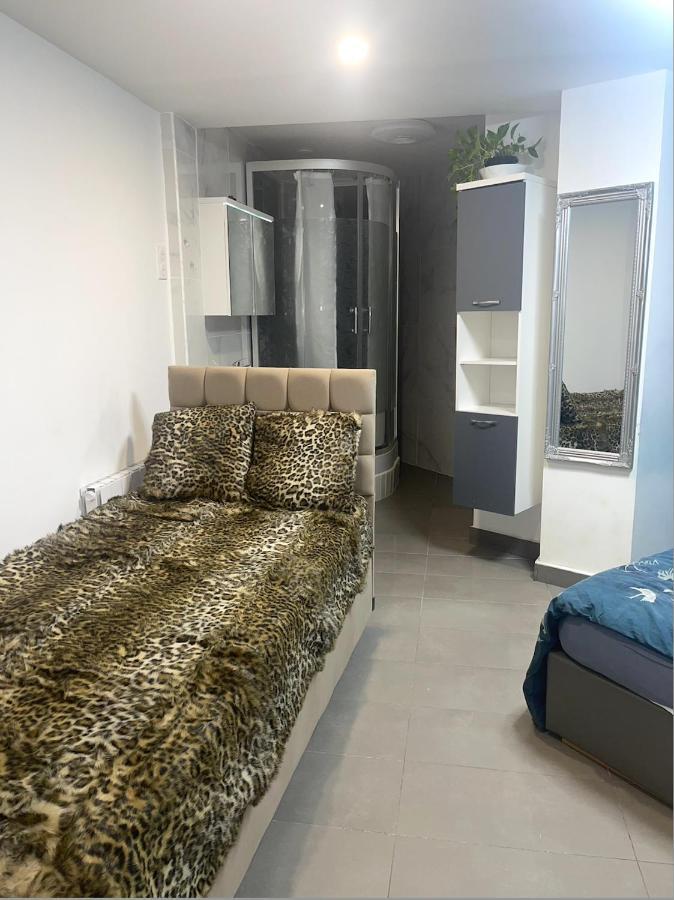 Jolie Appartement Avec 2 Chambres Partagees パリ エクステリア 写真